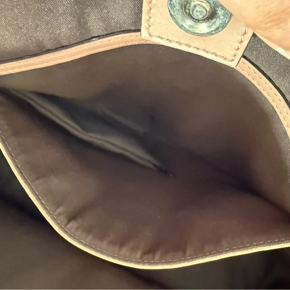 Gucci Pink Embossed GG Leather Tote - Picture 11 of 14